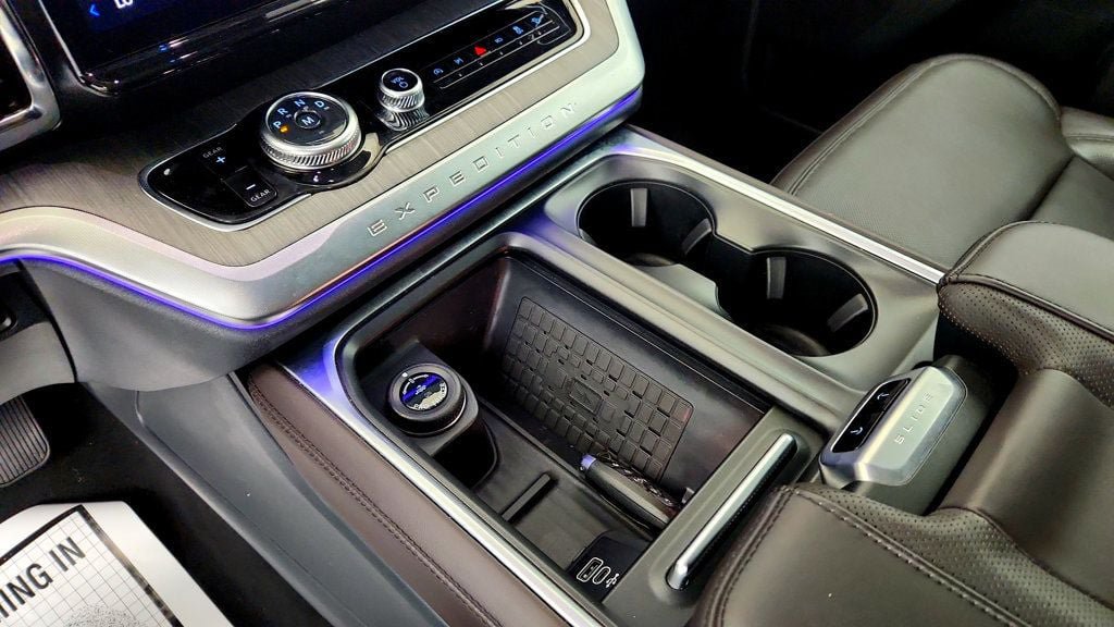 Used 2025 Ford Expedition Max Platinum w/ Platinum Ultimate Package AWD/4WD image 16