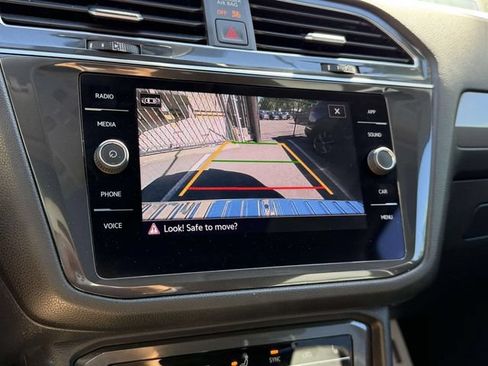 Certified 2022 Volkswagen Tiguan SE w/ Panoramic Sunroof Package AWD/4WD image 30