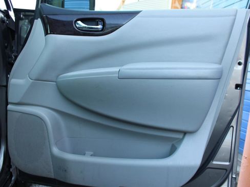 Used 2014 Nissan Quest S image 44