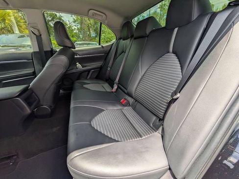 Used 2018 Toyota Camry SE w/ Convenience Package FWD image 12