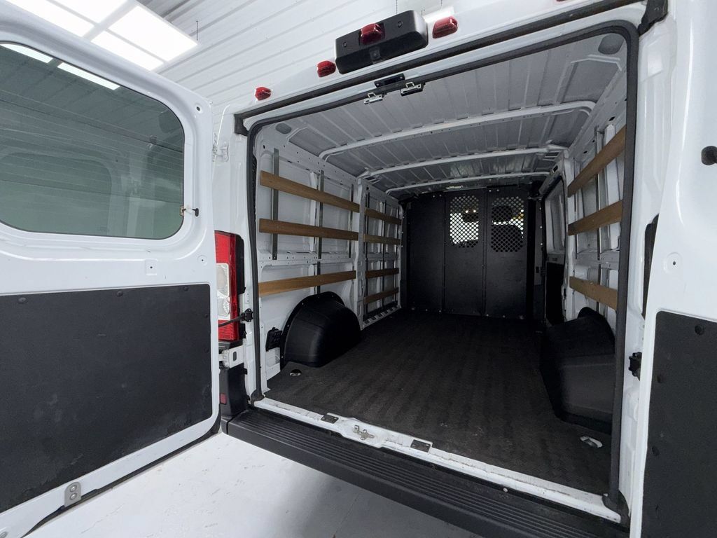 Used 2025 RAM ProMaster 2500 w/ U-Haul Equipment Group FWD image 16
