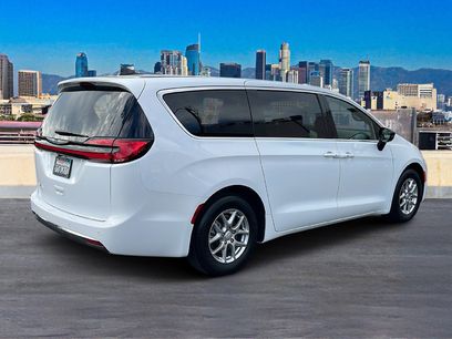 Used 2026 Chrysler Pacifica Select