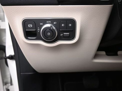 Used 2025 Mercedes-Benz GLA 250 4MATIC image 16