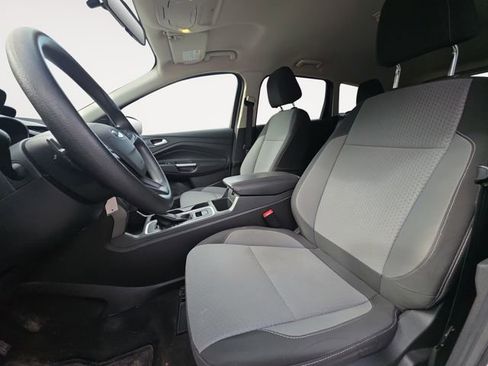 Used 2017 Ford Escape SE w/ SE Cold Weather Package AWD/4WD image 9