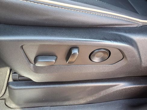 Used 2022 Chevrolet Suburban Premier image 6