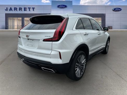 Used 2024 Cadillac XT4 Premium Luxury FWD image 3
