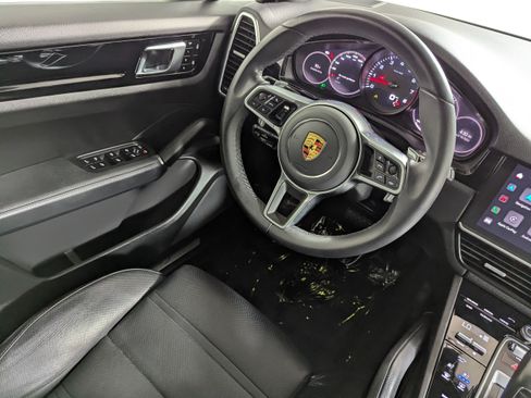 Used 2023 Porsche Cayenne AWD/4WD image 9