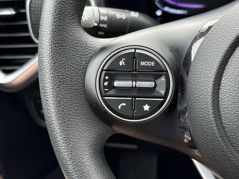 Used 2025 Kia Soul LX w/ LX Technology Package FWD image 24