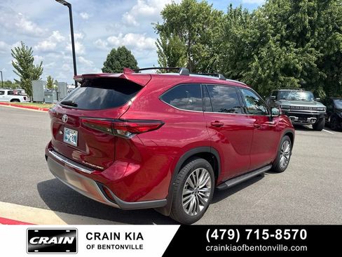 Used 2022 Toyota Highlander Platinum AWD/4WD image 3