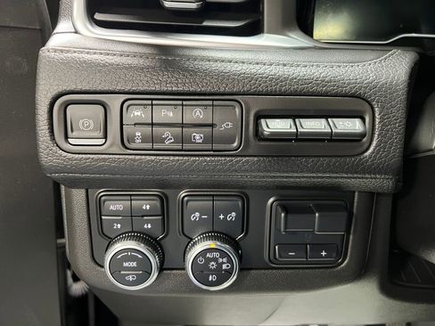 Used 2022 GMC Yukon Denali w/ Denali Premium Package image 16