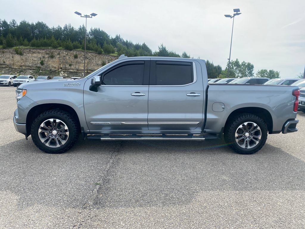 Used 2023 Chevrolet Silverado 1500 High Country w/ Technology Package AWD/4WD image 3