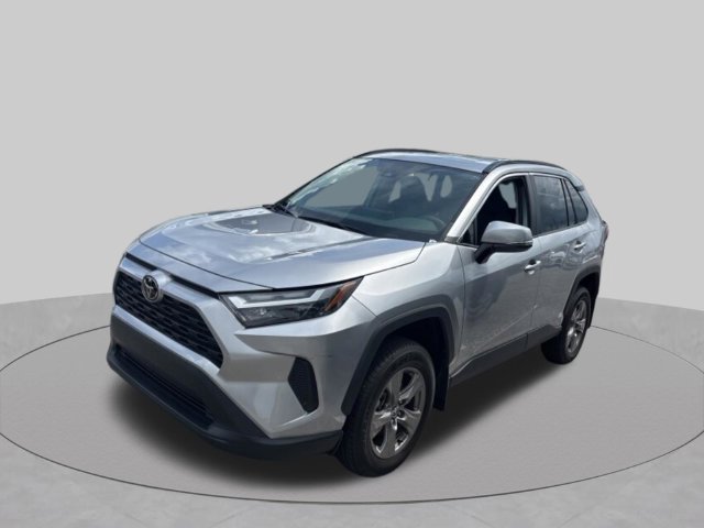 Used 2023 Toyota RAV4 XLE w/ Convenience Package FWD image 2
