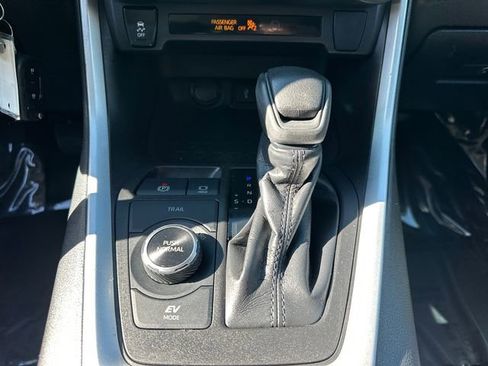 Used 2022 Toyota RAV4 LE AWD/4WD image 26