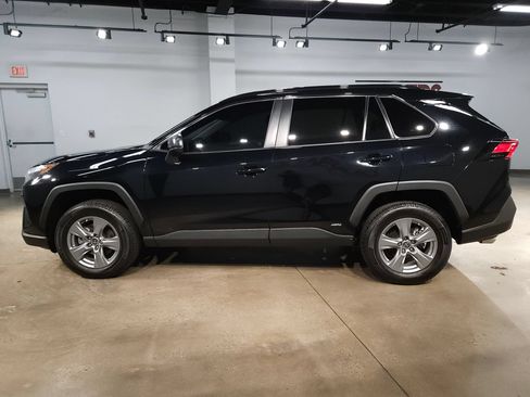 Used 2023 Toyota RAV4 LE AWD/4WD image 4