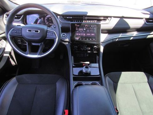 Used 2024 Jeep Grand Cherokee L Altitude image 18