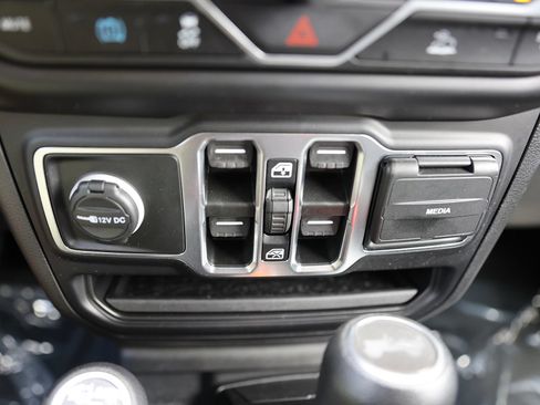 Used 2023 Jeep Wrangler Unlimited w/ Cold Weather Group AWD/4WD image 29