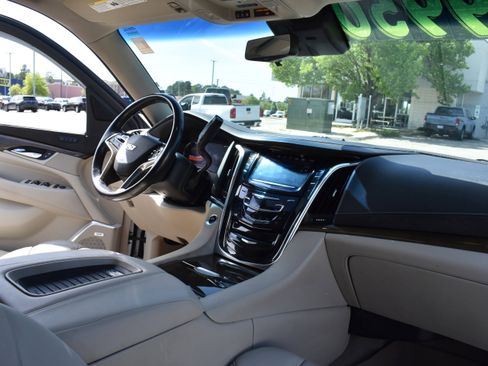 Used 2019 Cadillac Escalade ESV Premium Luxury w/ LPO, Radiant Package image 37