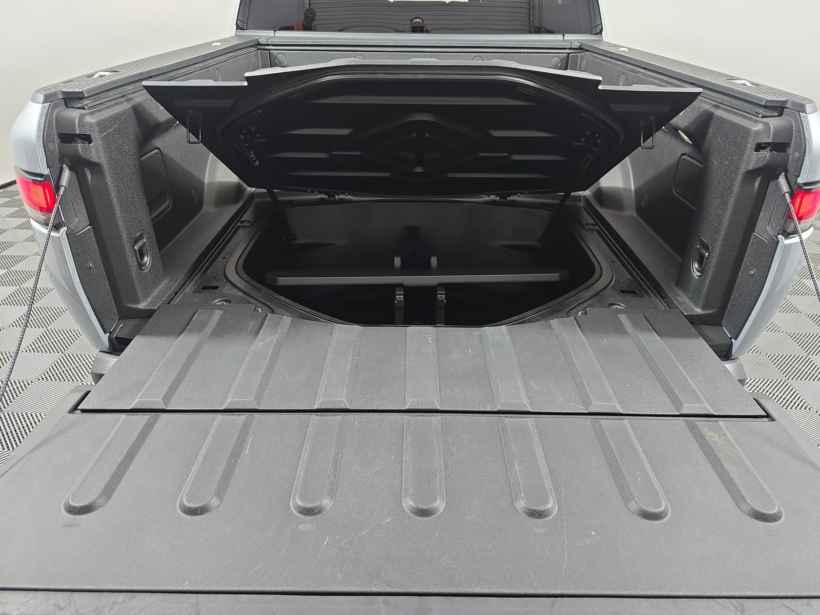 Used 2023 Rivian R1T Adventure Dual AWD/4WD image 15