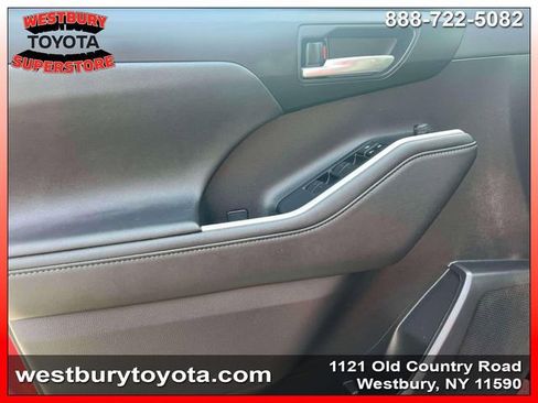 Used 2023 Toyota Highlander XLE AWD/4WD image 20