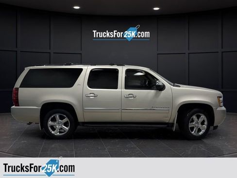 Used 2013 Chevrolet Suburban LTZ image 2