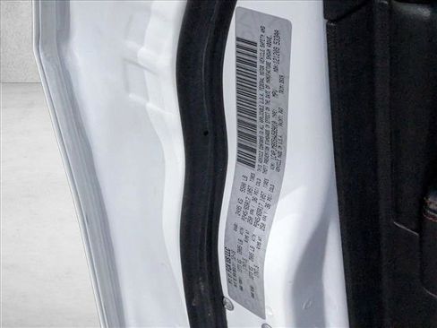 Used 2017 Jeep Cherokee Trailhawk w/ Cold Weather Group image 17