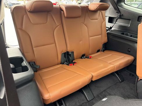 Used 2025 Kia Telluride AWD image 16