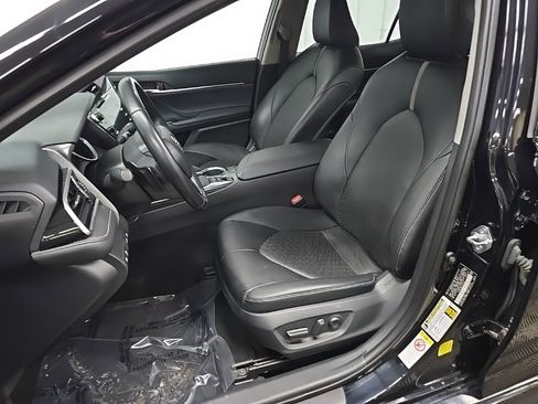 Used 2018 Toyota Camry XSE image 30