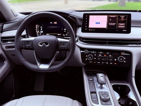 Certified 2026 INFINITI QX60 Luxe w/ Family Package AWD/4WD image 13