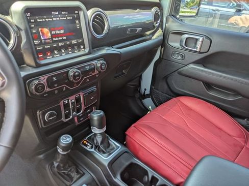 Used 2023 Jeep Wrangler Unlimited Sahara AWD/4WD image 21