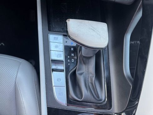 Used 2021 Hyundai Elantra Limited image 24