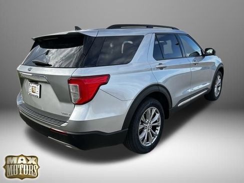 Used 2022 Ford Explorer XLT w/ Equipment Group 202A image 6