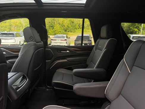 Used 2024 Cadillac Escalade Premium Luxury w/ Performance Package AWD/4WD image 67