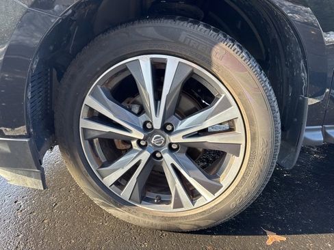 Used 2019 Nissan Pathfinder Platinum image 32