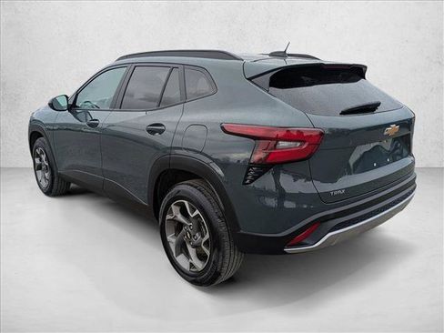 Used 2025 Chevrolet Trax LT FWD image 8
