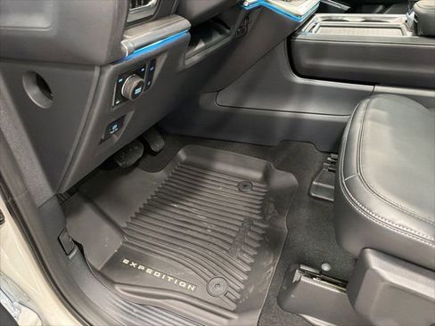 New 2026 Ford Expedition Platinum image 8