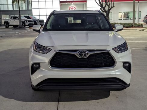 Used 2026 Toyota Highlander Limited image 2