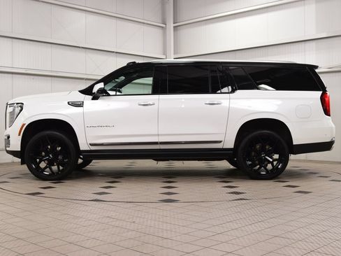 Used 2025 GMC Yukon XL Denali Ultimate w/ LPO, Floor Liner Package AWD/4WD image 4