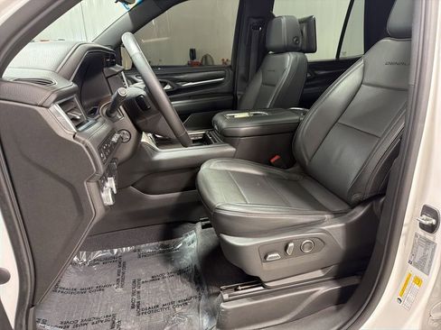 Used 2021 GMC Yukon Denali w/ Denali Premium Package AWD/4WD image 14