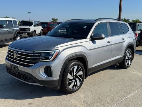 Used 2025 Volkswagen Atlas SE w/ Panoramic Sunroof Package AWD/4WD image 12