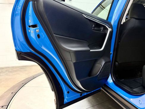 Used 2020 Toyota RAV4 LE w/ Carpet Mat Package FWD image 16