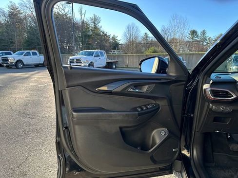 Used 2023 Chevrolet TrailBlazer RS w/ Sun and Liftgate Package image 23