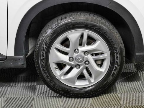 Used 2023 Hyundai Venue SE FWD image 34