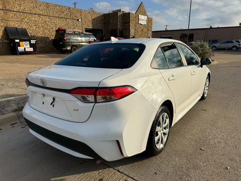 Used 2021 Toyota Corolla LE image 7