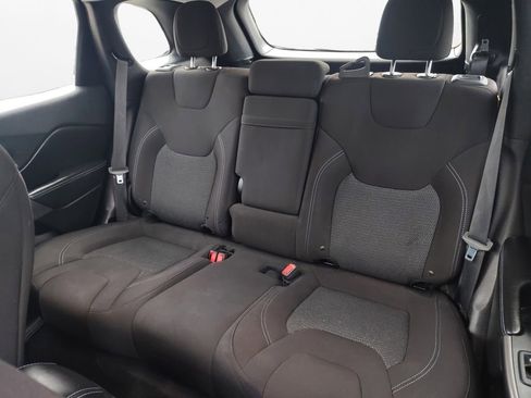 Used 2019 Jeep Cherokee Latitude w/ Popular Appearance Group image 21