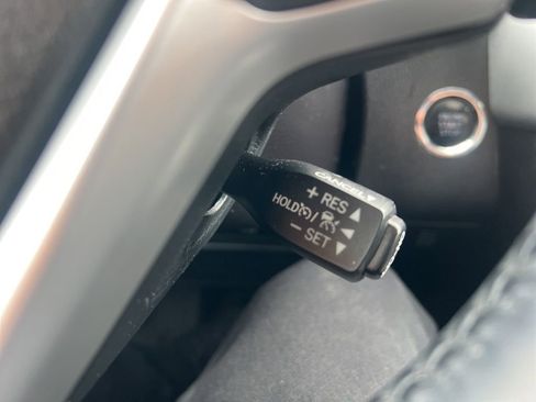 Used 2018 Toyota Highlander XLE image 19