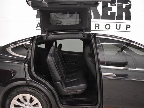 Used 2017 Tesla Model X image 7
