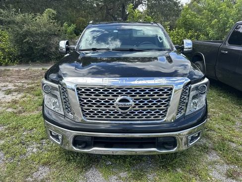 Used 2018 Nissan Titan SL w/ Chrome Package RWD image 2