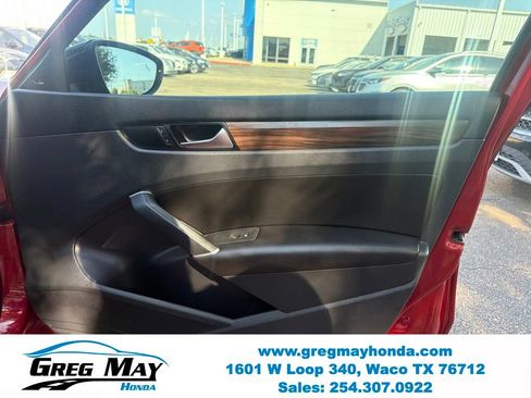 Used 2022 Volkswagen Passat 2.0T FWD image 29
