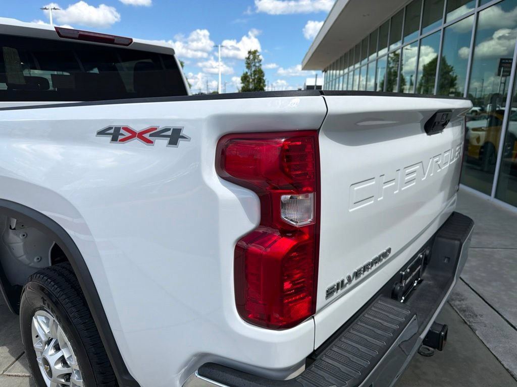 Used 2025 Chevrolet Silverado 2500 LT w/ Convenience Package AWD/4WD image 16
