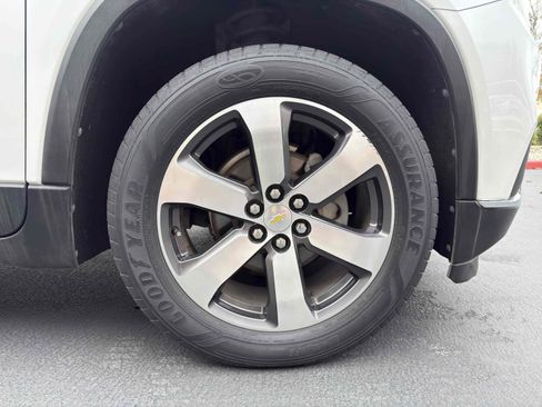 Used 2019 Chevrolet Traverse LT w/ LT Premium Package FWD image 15